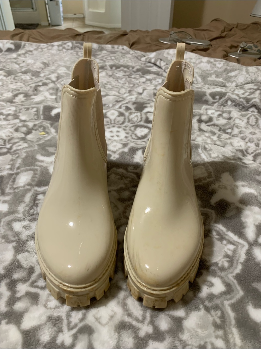 Outwoods Cream Chunky Chelsea Rain Boots